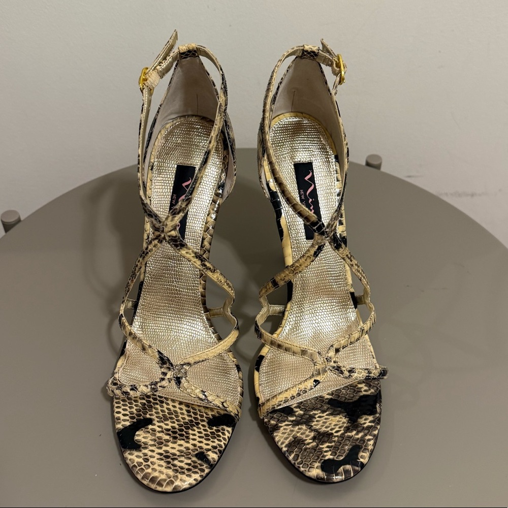 Snake gorgeous heels ! Fashionable heels ! gorgeous neutral tones !